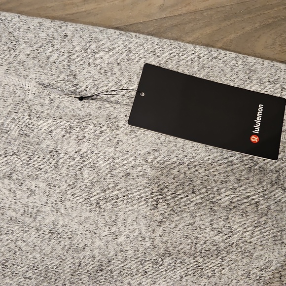 Lululemon Sojourn Knit Vest - Picture 2 of 3